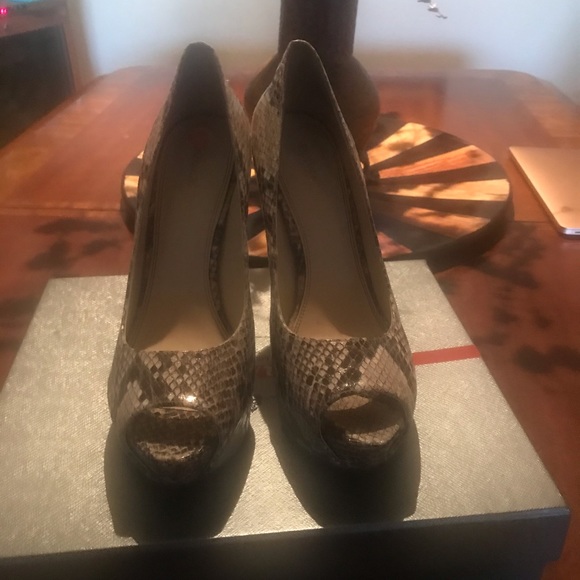 Shoes - Picture 2 of 5